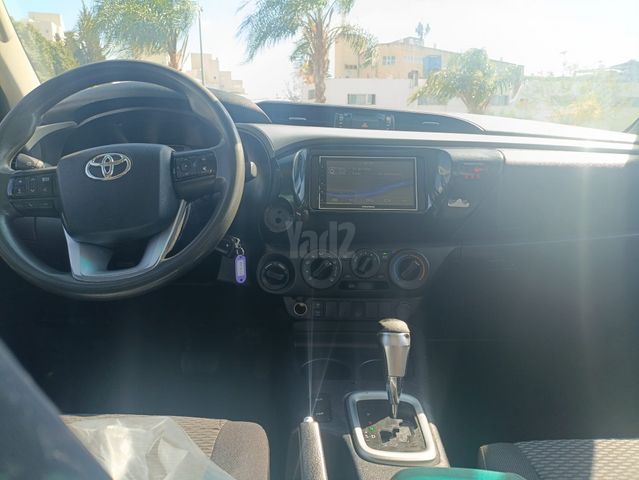 מודעת רכב טויוטה היילקס 3
