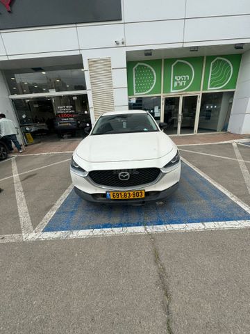 מודעת רכב מאזדה CX-30