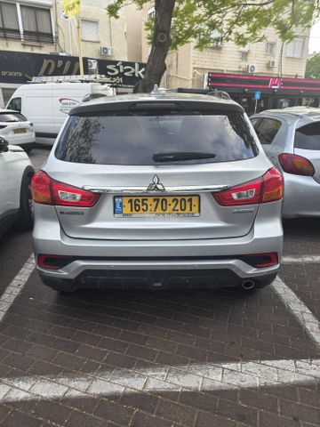 מודעת רכב מיצובישי ASX