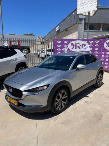 מודעת רכב מאזדה CX-30