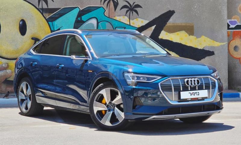 מודעת רכב אאודי E-tron