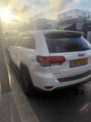 מודעת רכב ג'יפ גרנד צ'ירוקי
