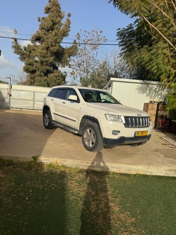 מודעת רכב ג'יפ גרנד צ'ירוקי