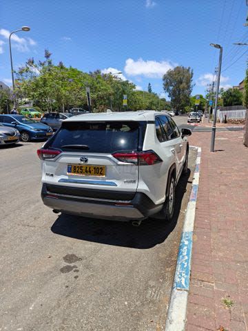 מודעת רכב טויוטה RAV4