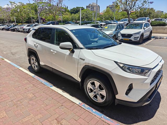מודעת רכב טויוטה RAV4