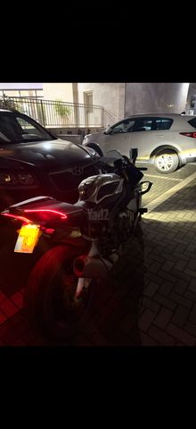 מודעת רכב ימאהה YZF-R1