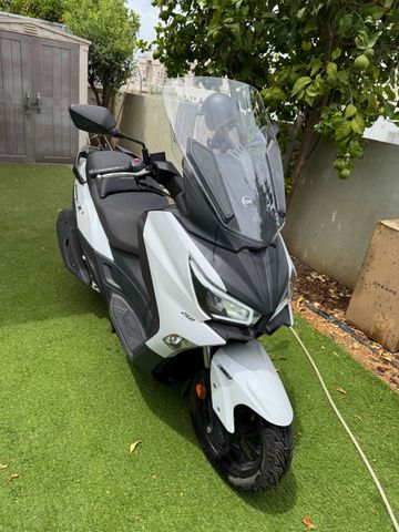 מודעת רכב סאן יאנג ג'וי-מקס Z-250