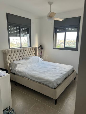 שולמית אלוני 1