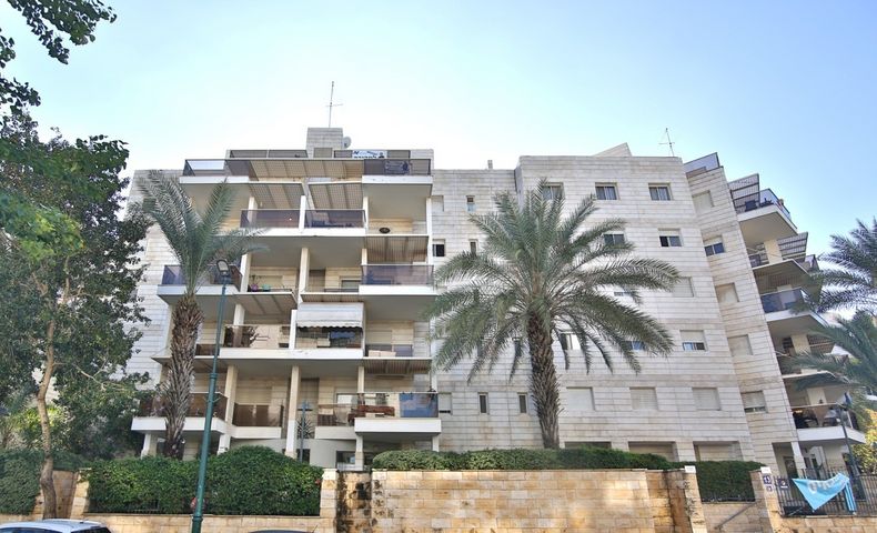 יקינטון 13