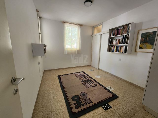 לאה גולדברג 12