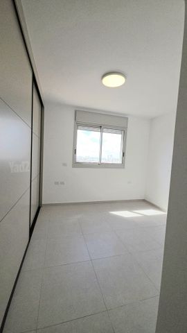 תמונה 9 של דירת 5 חדרים להשכרה בנתניה