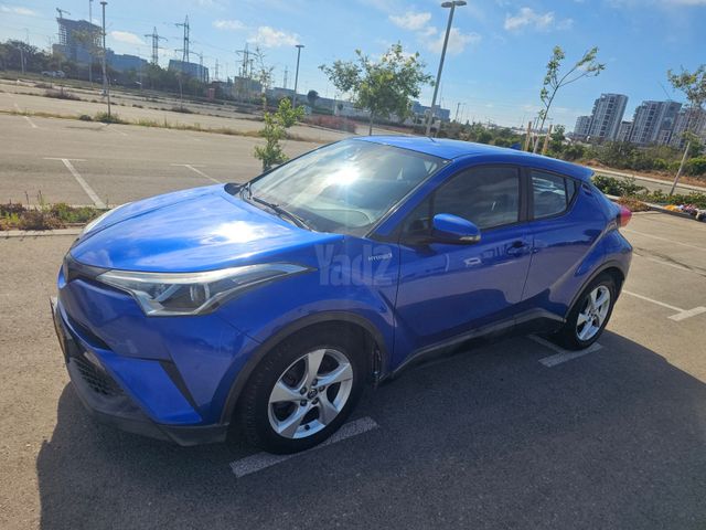 מודעת רכב טויוטה C-HR