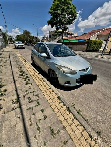 מודעת רכב מאזדה 2