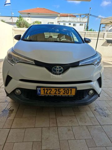 מודעת רכב טויוטה C-HR