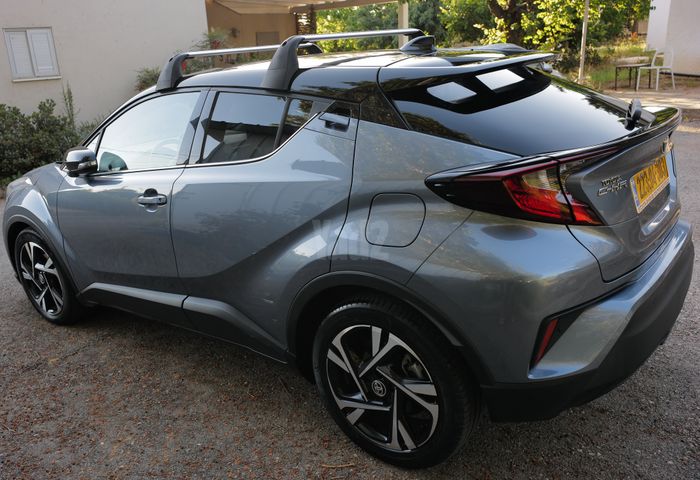מודעת רכב טויוטה C-HR