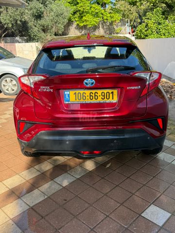 מודעת רכב טויוטה C-HR