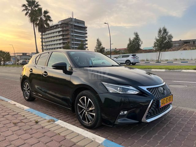 מודעת רכב לקסוס CT