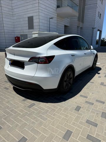 מודעת רכב טסלה מודל Y