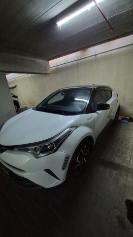 מודעת רכב טויוטה C-HR