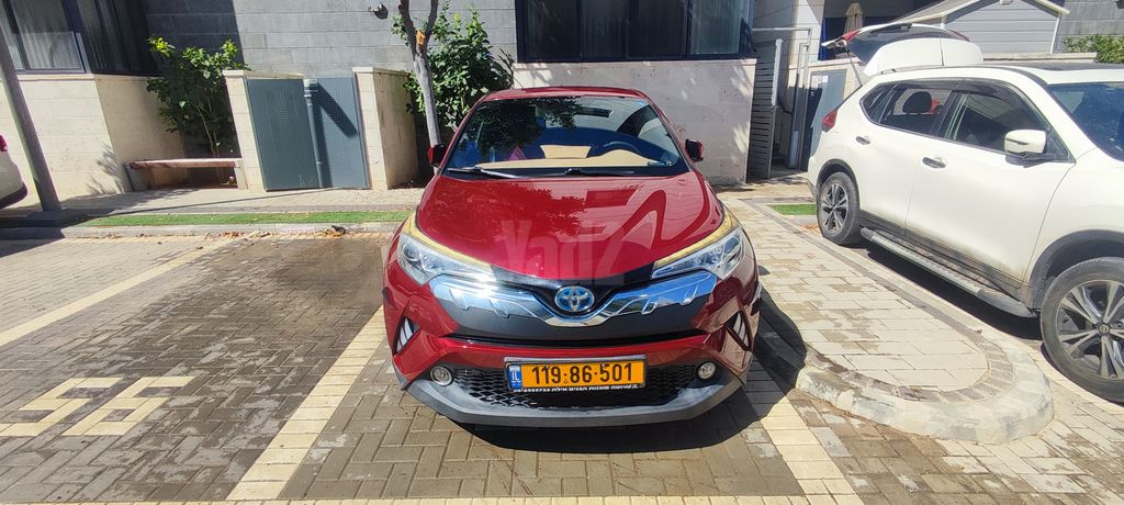 מודעת רכב טויוטה C-HR
