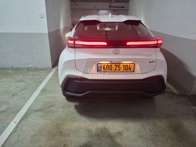 מודעת רכב טויוטה C-HR