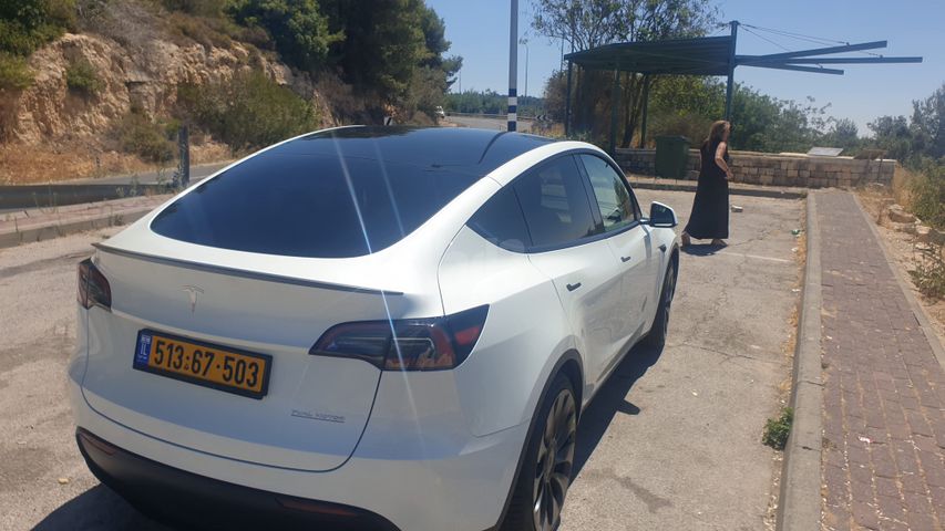 מודעת רכב טסלה מודל Y