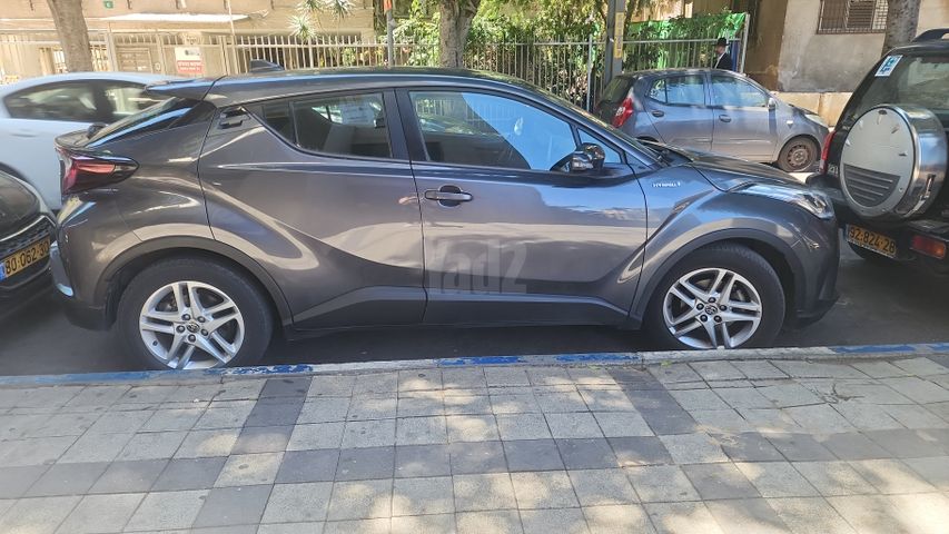 מודעת רכב טויוטה C-HR