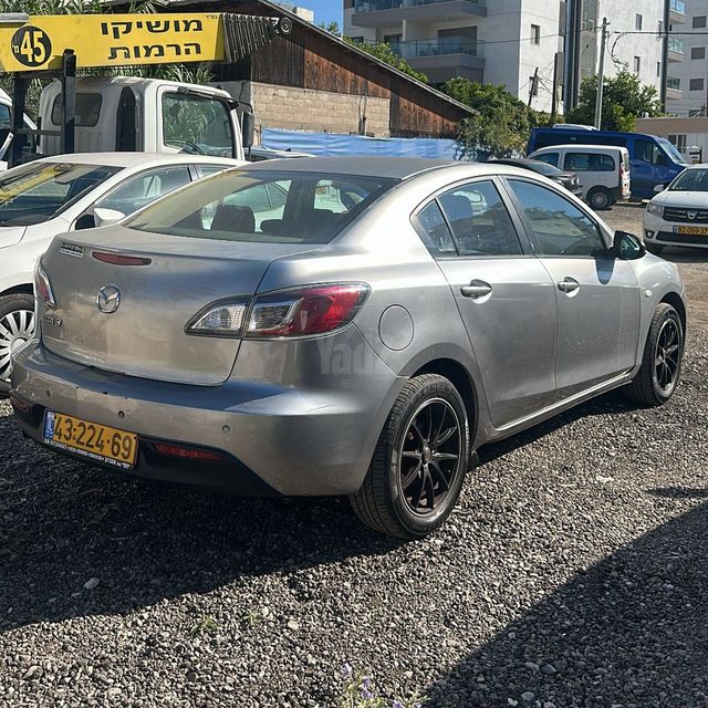 מודעת רכב מאזדה 3