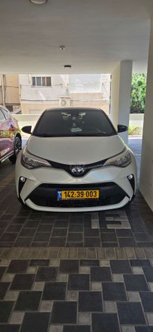 מודעת רכב טויוטה C-HR