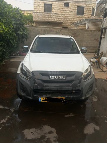 מודעת רכב איסוזו די-מקס