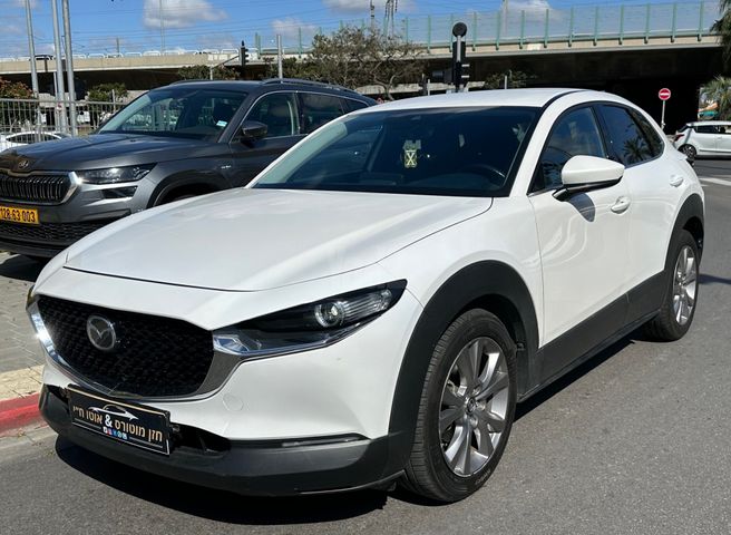 מודעת רכב מאזדה CX-30 1