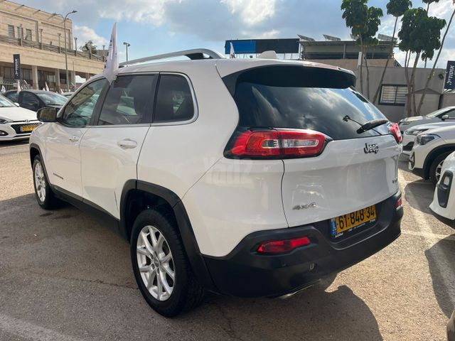 מודעת רכב ג'יפ צ'ירוקי