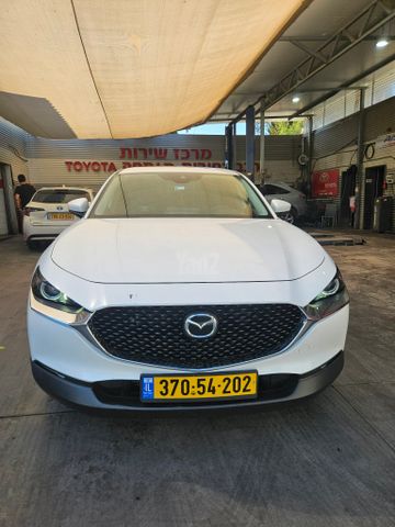 מודעת רכב מאזדה CX-30