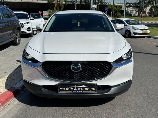 מודעת רכב מאזדה CX-30 2