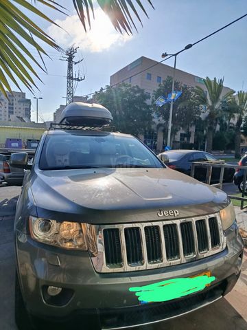 מודעת רכב ג'יפ גרנד צ'ירוקי