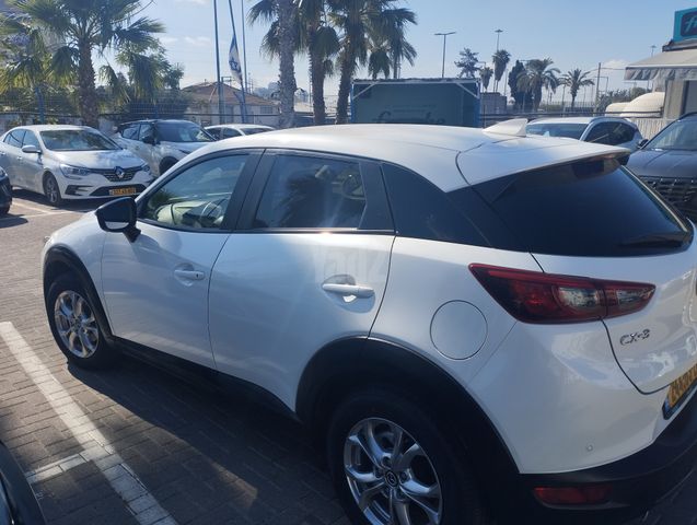 מודעת רכב מאזדה CX-3