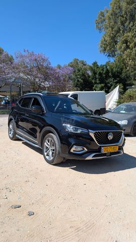 מודעת רכב אם ג'י EHS PHEV