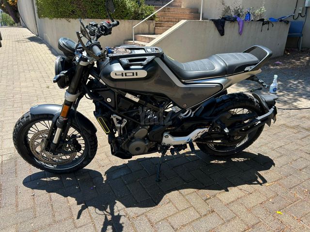 מודעת רכב הוסקוורנה SVARTPILEN 401