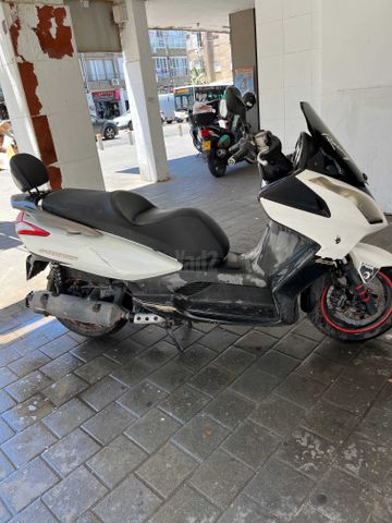 מודעת רכב קימקו דאון-טאון 300