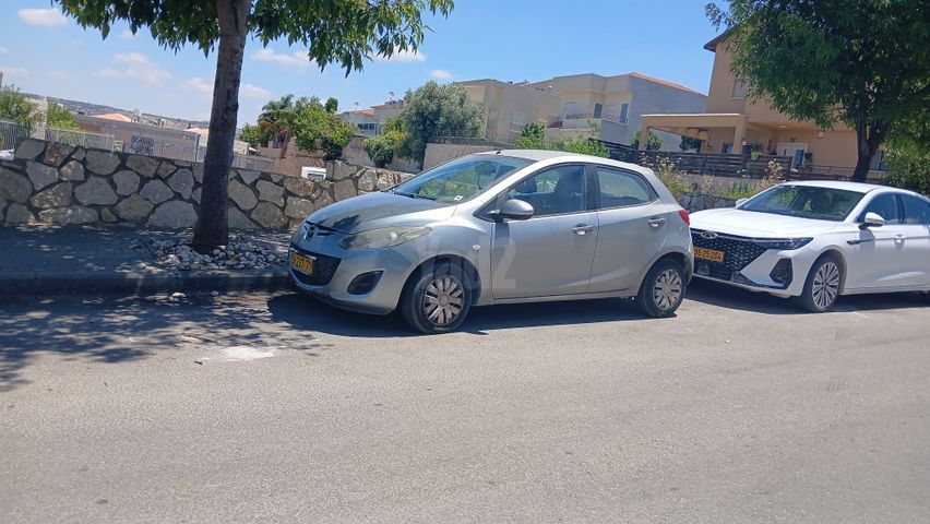 מודעת רכב מאזדה 2
