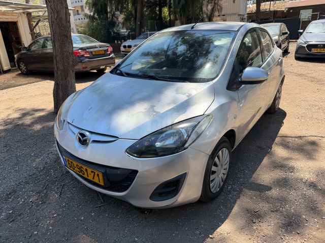 מודעת רכב מאזדה 2
