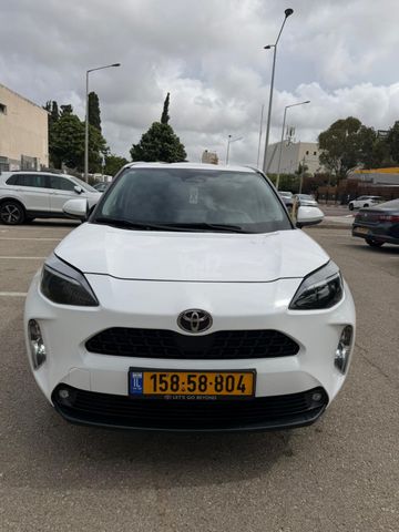 מודעת רכב טויוטה יאריס קרוס