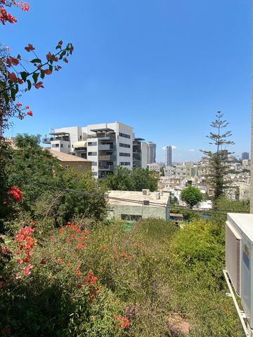 מרים 9