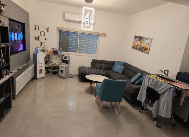 תמר 1
