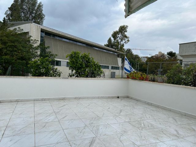הירשביין 9