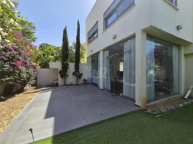 תמונה 2 של דירת 5.5 חדרים להשכרה בהרצליה
