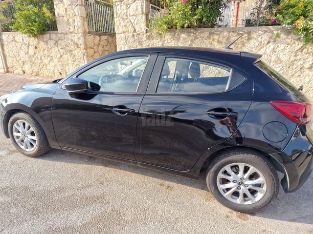 מודעת רכב מאזדה 2