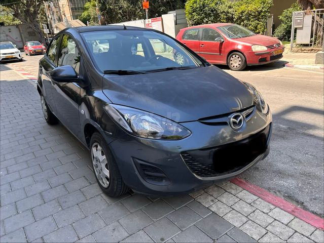 מודעת רכב מאזדה 2