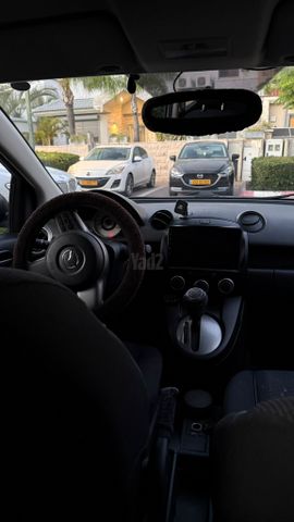 מודעת רכב מאזדה 2