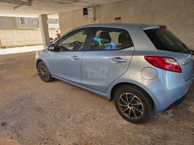 מודעת רכב מאזדה 2